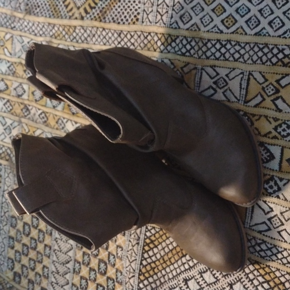 Charles Albert Brown 100% Vegan Leather Ankle Boots size 8